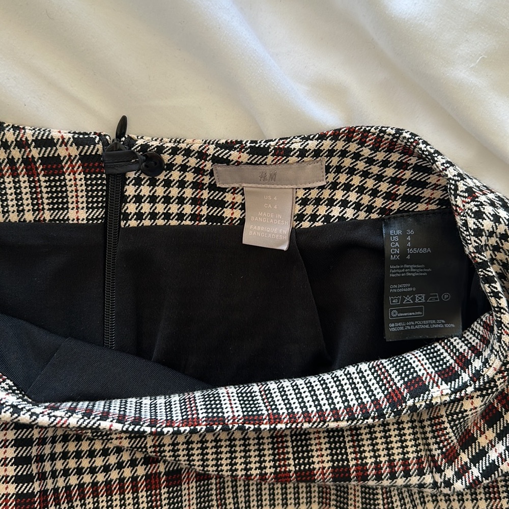 H&M Plaid Mini Skirt - Picture 4 of 4